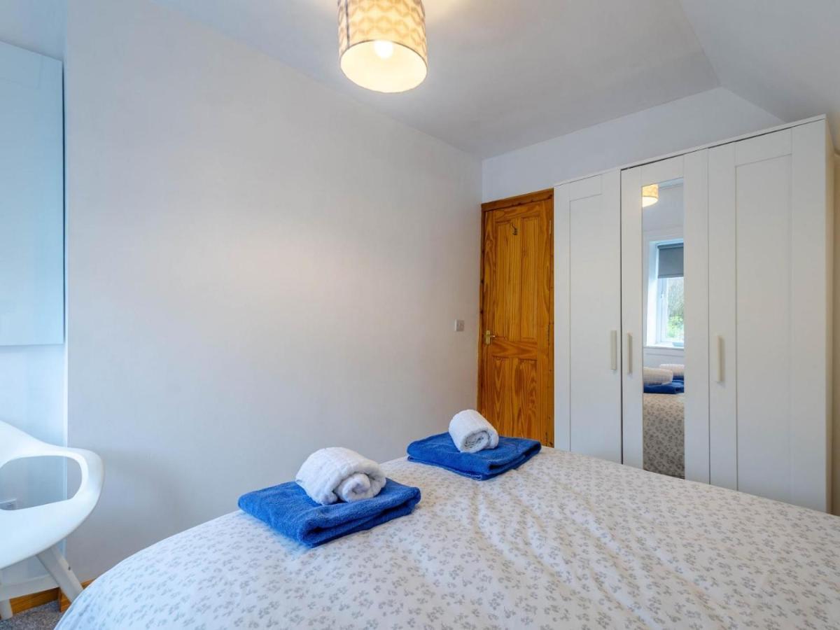 Cosy 3 Bedroom Home In Centre Of ブロディック エクステリア 写真