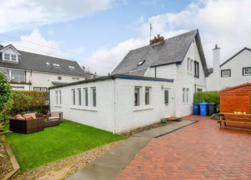 Cosy 3 Bedroom Home In Centre Of ブロディック エクステリア 写真