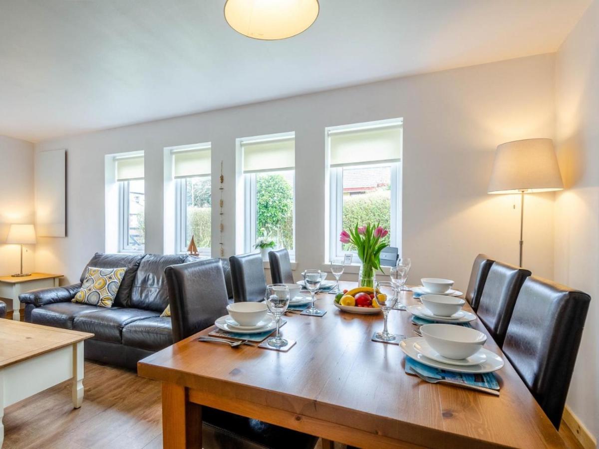 Cosy 3 Bedroom Home In Centre Of ブロディック エクステリア 写真